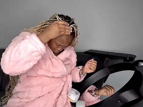 Pearl 00 online show from 04/19/26, 03:02