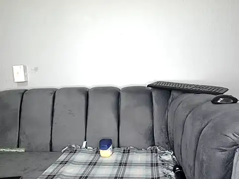 Pearl 00 online show from 12/02/25, 10:22