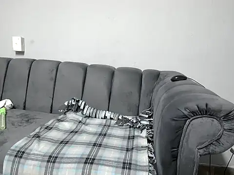 Pearl 00 online show from 12/17/25, 07:30