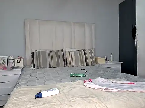 Pearl 00 online show from 02/15/26, 02:16