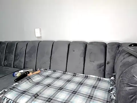 Pearl 00 online show from 10/13/25, 07:48