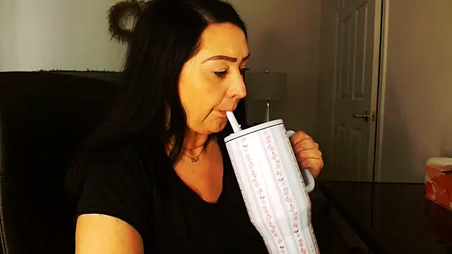 AlyssiaAmoreXO online show from 06/17/26, 06:29