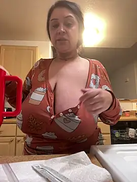 Snapshot of AlyssiaAmoreXO chatting on 12/21/25, 04:08 AlyssiaAmoreXO online show from 12/21/25, 04:08