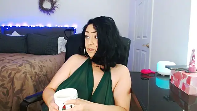 AlyssiaAmoreXO online show from 05/25/26, 09:13