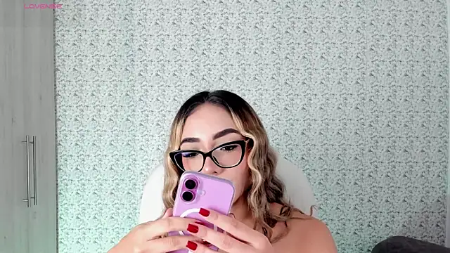 Sarajonnes online show from 10/21/25, 01:43