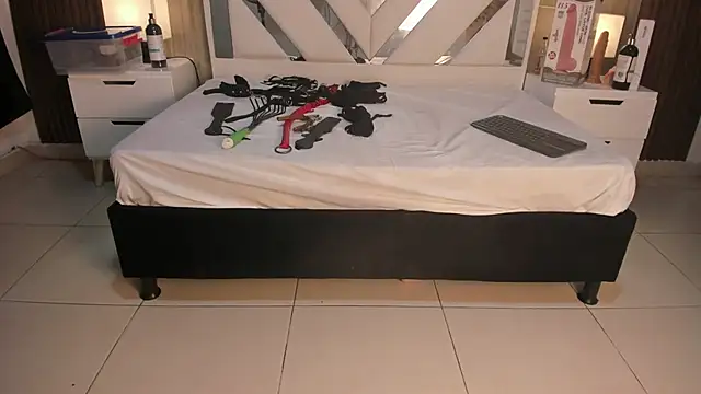 ValentinaThomas online show from 11/13/25, 07:51