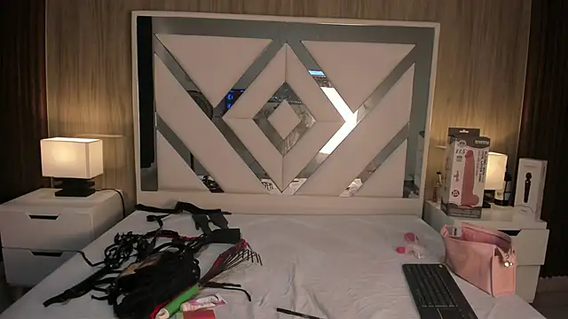 ValentinaThomas online show from 11/11/25, 07:52