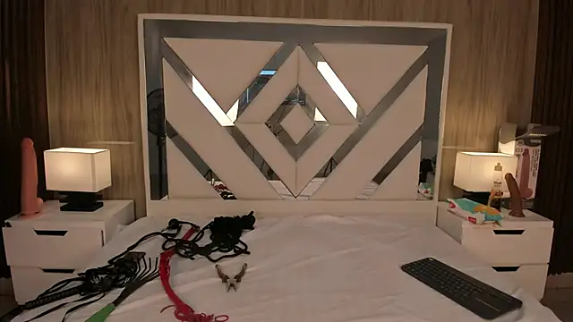 ValentinaThomas online show from 10/04/25, 07:15