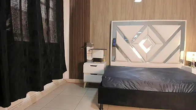 ValentinaThomas online show from 10/16/25, 06:27