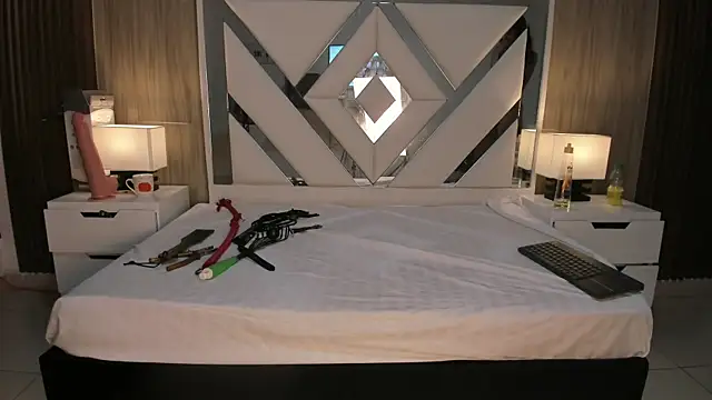 ValentinaThomas online show from 10/19/25, 07:16