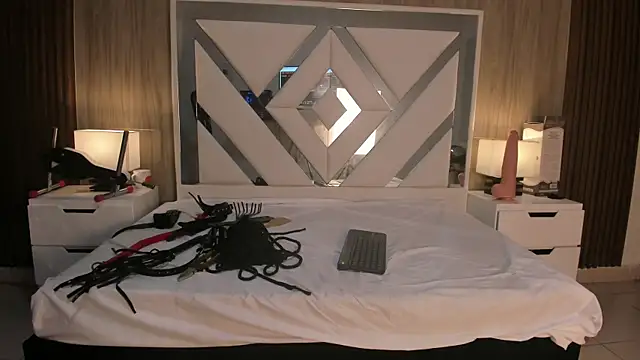 ValentinaThomas online show from 10/25/25, 07:47