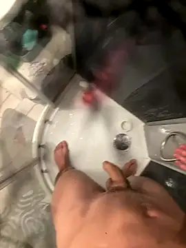 Snapshot of lescro95_ chatting on 10/11/25, 07:04 lescro95  online show from 10/11/25, 07:04