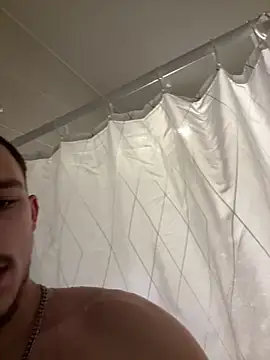 Snapshot of lescro95_ chatting on 12/21/25, 08:05 lescro95 online show from 12/21/25, 08:05