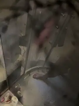 Snapshot of lescro95_ chatting on 10/16/25, 03:20 lescro95  online show from 10/16/25, 03:20