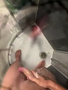 Snapshot of lescro95_ chatting on 10/12/25, 07:04 lescro95  online show from 10/12/25, 07:04