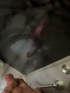 Snapshot of lescro95_ chatting on 10/17/25, 01:02 lescro95  online show from 10/17/25, 01:02