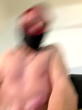 Snapshot of lescro95_ chatting on 12/22/25, 08:53 lescro95 online show from 12/22/25, 08:53