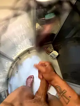 Snapshot of lescro95_ chatting on 10/14/25, 08:48 lescro95  online show from 10/14/25, 08:48