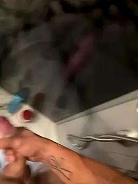 Snapshot of lescro95_ chatting on 09/21/25, 07:24 lescro95  online show from 09/21/25, 07:24