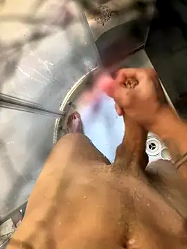 Snapshot of lescro95_ chatting on 10/08/25, 01:01 lescro95  online show from 10/08/25, 01:01