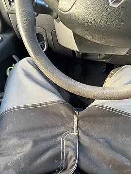 Snapshot of lescro95_ chatting on 03/18/25, 01:01 lescro95  online show from 03/18/25, 01:01