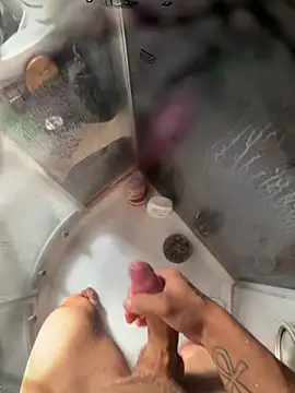 Snapshot of lescro95_ chatting on 10/13/25, 09:11 lescro95  online show from 10/13/25, 09:11