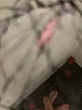 Snapshot of lescro95_ chatting on 10/27/25, 07:53 lescro95  online show from 10/27/25, 07:53