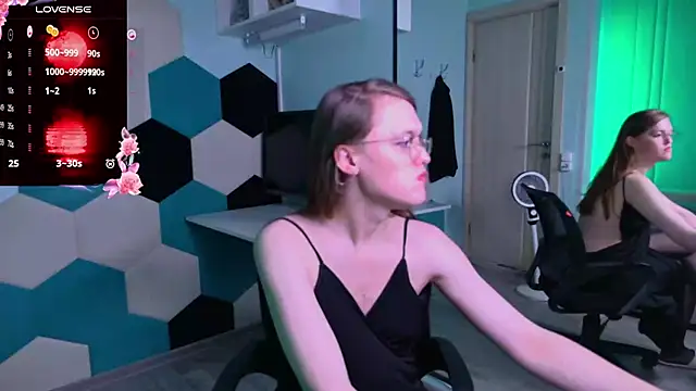 YukoFanee online show from 12/04/25, 08:19