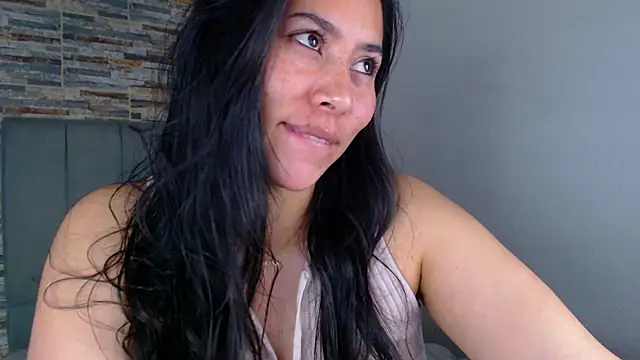 Snapshot of _joy_yva chatting on 09/30/25, 04:24 joy yva online show from 09/30/25, 04:24