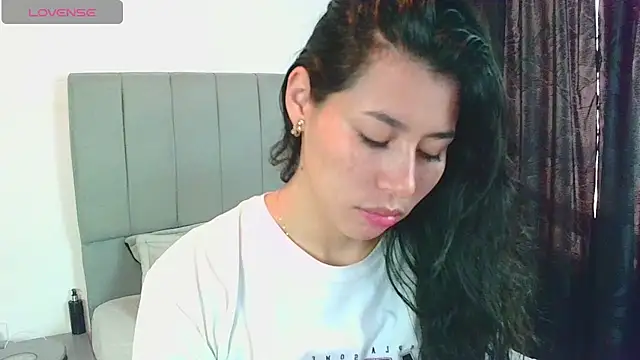 Snapshot of _joy_yva chatting on 12/14/24, 02:42 joy yva online show from 12/14/24, 02:42