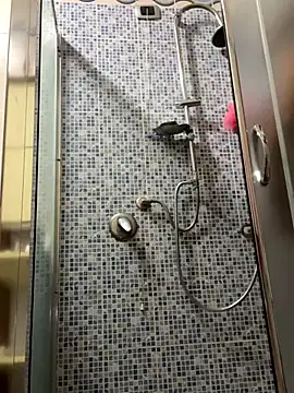 Dikkiduohottt online show from 10/29/25, 04:17