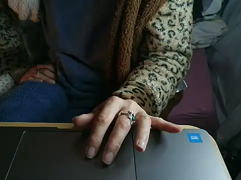 Snapshot of VeneRed chatting on 03/27/26, 09:54 VeneRed online show from 03/27/26, 09:54