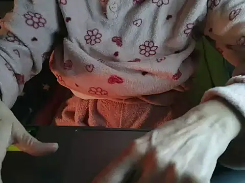 Snapshot of VeneRed chatting on 03/11/26, 08:58 VeneRed online show from 03/11/26, 08:58