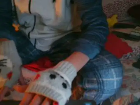 Snapshot of VeneRed chatting on 12/21/25, 09:48 VeneRed online show from 12/21/25, 09:48