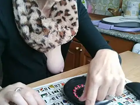 VeneRed online show from 11/02/25, 08:41