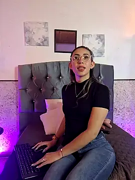 Snapshot of Scarlett_Khan chatting on 01/10/25, 12:38 Scarlett Khan online show from 01/10/25, 12:38