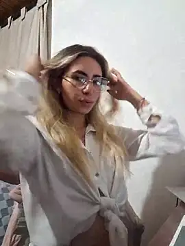 Snapshot of Scarlett_Khan chatting on 02/03/25, 04:04 Scarlett Khan online show from 02/03/25, 04:04