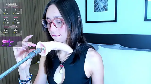 doll bella  online show from 02/01/26, 07:45