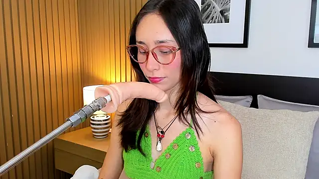 doll bella  online show from 03/11/26, 07:52