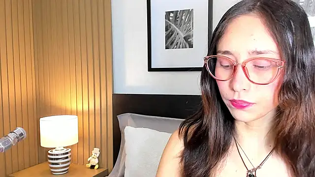 doll bella  online show from 03/31/26, 07:38