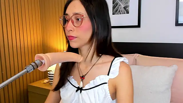 doll bella  online show from 03/29/26, 07:59