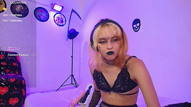 lizeth darks online show from 12/11/24, 09:23