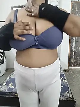 Cute payal0 online show from 05/17/26, 09:09