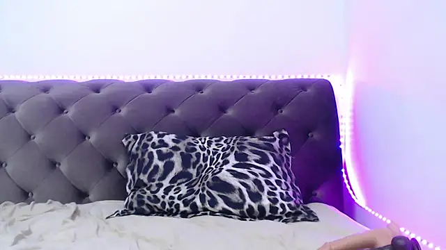 TiffanyPeretz online show from 09/17/25, 05:37