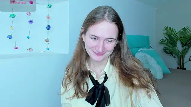 L1ittle kitty  online show from 11/19/25, 06:35