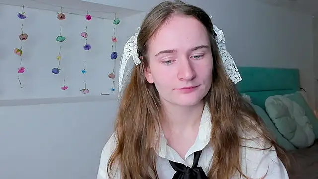 L1ittle kitty  online show from 11/16/25, 06:40