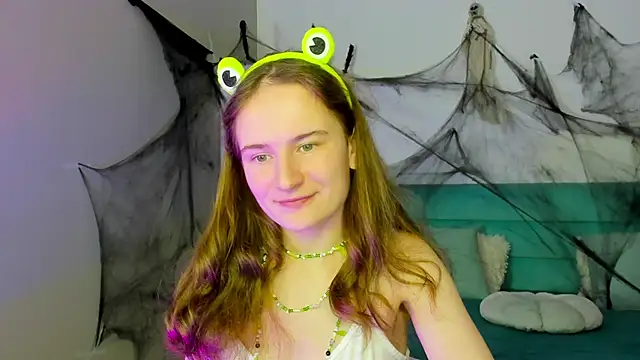 L1ittle kitty  online show from 10/27/25, 06:36