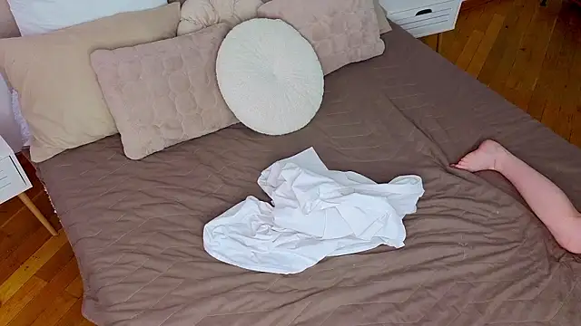 Snapshot of L1ittle_kitty_ chatting on 02/04/26, 09:54 L1ittle kitty online show from 02/04/26, 09:54