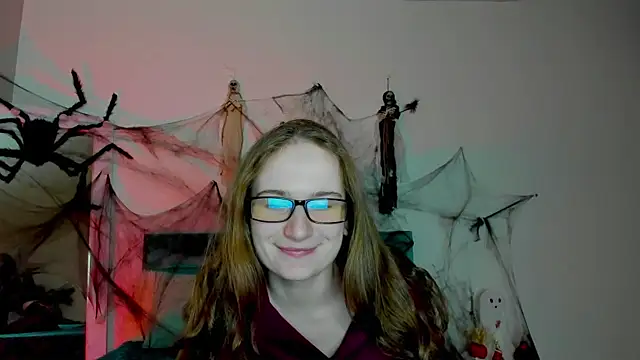 L1ittle kitty  online show from 10/25/25, 05:39