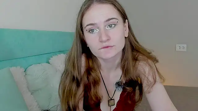 L1ittle kitty  online show from 11/26/25, 07:08